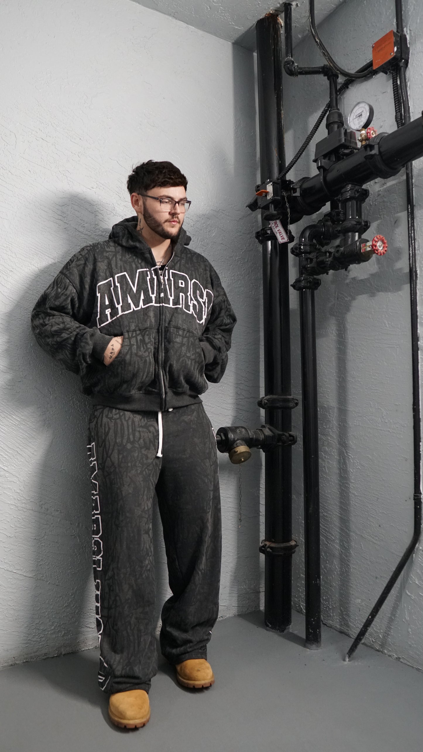 ZIP UP HOODIES (slightly cropped)